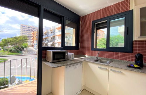 L'Ampolla Condo | Apartment on firs line sea
