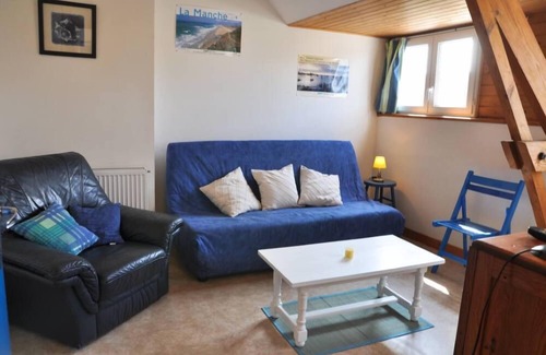 Agon-Coutainville Apartment | Apartment on the 1st floor of our house independent access and small courtyard.