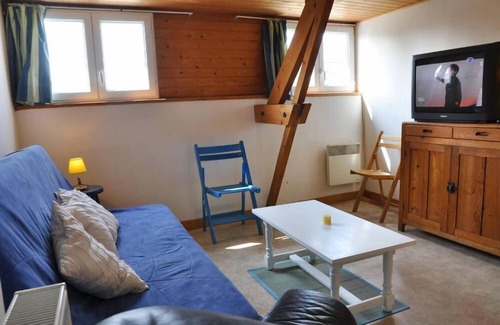 Agon-Coutainville Apartment | Apartment on the 1st floor of our house independent access and small courtyard.