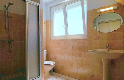 Ploudalmezeau Apartment | Apartment on the first floor with independent entrance, Ploudalmézeau