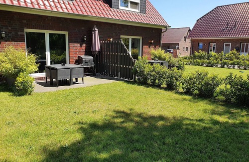 Tannenhausen House | Apartment or Holiday home with private beach at the lake in Aurich-Tannenhausen