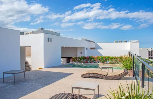 Luis Donaldo Colosio Apartment | Apartment overlooking the 5th avenue 200 meters from the Caribbean Sea