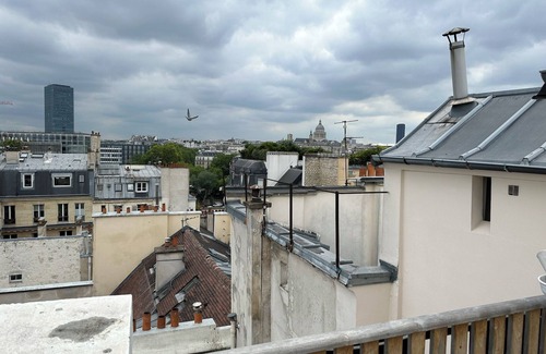 Saint-Victor Apartment | Apartment overlooking Paris