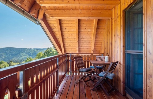 Schonach im Schwarzwald Apartment | Apartment 'Panoramablick, 85qm' with Shared Terrace, Shared Garden and Wi-Fi