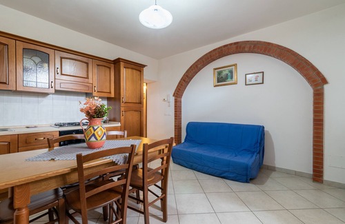 Cortona House | Apartment "Papà Giuseppe La Stalla" with Shared Pool & Wi-Fi
