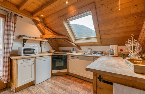 Oz Apartment | Apartment 'Passoud 203' with Mountain View, Shared Garden and Wi-Fi