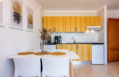 Cala Agulla Apartment | Apartment 'Perleta' with Sea View, Wi-Fi and Air Conditioning