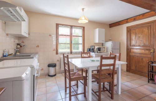 Argeles Gazost Apartment | Apartment 'Pibeste' with Mountain View, Shared Garden and Wi-Fi