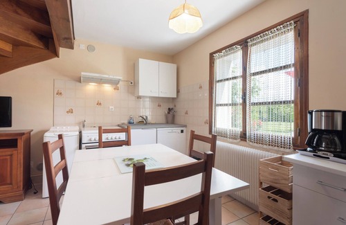 Argeles Gazost Apartment | Apartment 'Pibeste' with Mountain View, Shared Garden and Wi-Fi