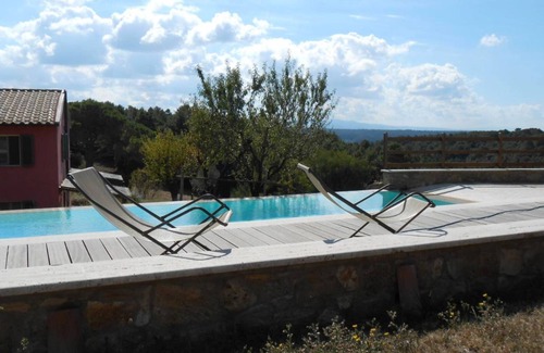 Riparbella Apartment | Apartment 'Piccolo Paradiso - Olivo' with Shared Pool, Wi-Fi and Air Conditioning