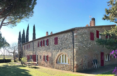 Bibbona Apartment | Apartment 'Piccolo' with Shared Garden and Wi-Fi