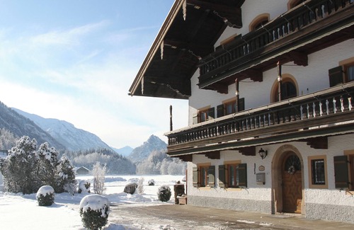 Ruhpolding Apartment | Apartment Platzhirsch 50sqm, 1 bedroom, living room, balcony, WLAN, 2 p.