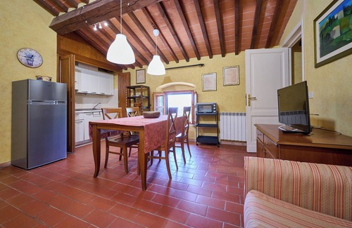 Riotorto Apartment | Apartment 'Poggio alle Forche - Sole' with Shared Pool, Shared Garden and Wi-Fi