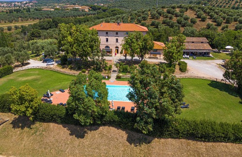 Riotorto Apartment | Apartment 'Poggio alle Forche - Sole' with Shared Pool, Shared Garden and Wi-Fi
