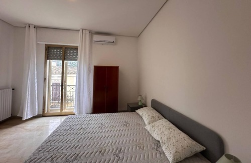 Chiaramonte Gulfi Apartment | Apartment 'Pollicita 80' with Mountain View and Balcony