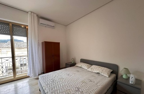 Chiaramonte Gulfi Apartment | Apartment 'Pollicita 80' with Mountain View and Balcony