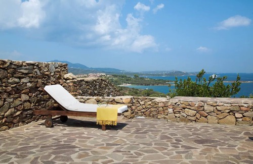 Portisco Apartment | Apartment "Portisco Retreat" on the Sea with Sea View, A/C, Wi-Fi & Terrace