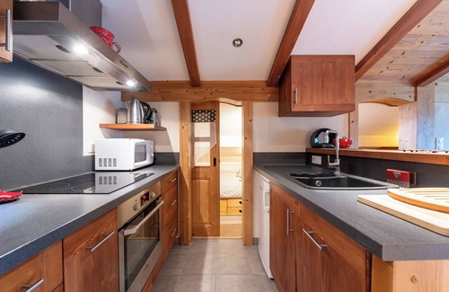 Saint-Jean-de-Sixt Apartment | Apartment 'Proche La Clusaz' with Mountain View and Balcony