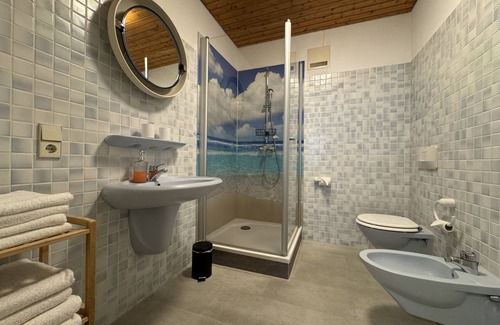Ueberlingen Apartment | Apartment-Private Bathroom