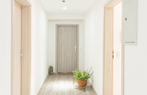 Leverkusen Apartment | Apartment-Private Bathroom-Garden view-Zimmer 202