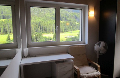 Wenns Apartment | Apartment-Private Bathroom-Mountain view