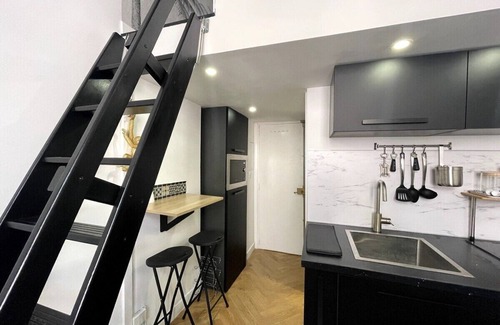 Old Lyon Apartment | Apartment-Private Bathroom-Apartment-Street View