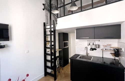 Old Lyon Apartment | Apartment-Private Bathroom-Apartment-Street View