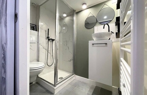 Old Lyon Apartment | Apartment-Private Bathroom-Apartment-Street View