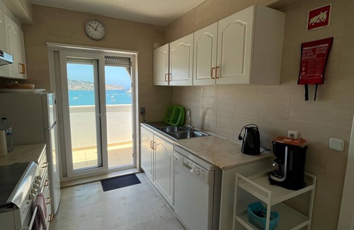 Sao Martinho do Porto Apartment | Apartment with Stunning Beach View, Very Cozy and Comfortable