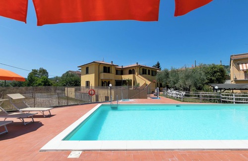 Suvereto Apartment | Apartment "Pugnitello" with Terrace, Shared Pool & Wi-Fi
