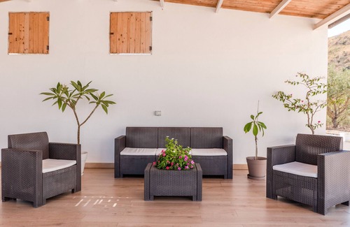 Montallegro Apartment | Apartment 'Quadrone Torre Salsa' with Sea View, Shared Terrace and Air Conditioning