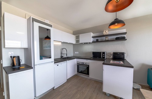 La Tranche-sur-Mer Apartment | Apartment 'Résidence Le Rêve' with Shared Pool, Wi-Fi and Air Conditioning
