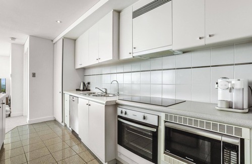 Scarborough Apartment | Apartment R306 - ultimate beachfront destination!