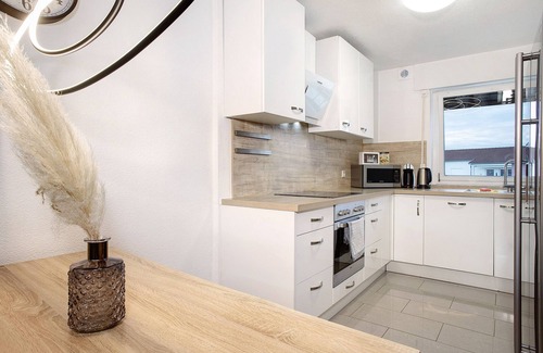 Waggershausen Apartment | Apartment 'Rd-ferienwohnung' with Mountain View, Balcony and Wi-Fi