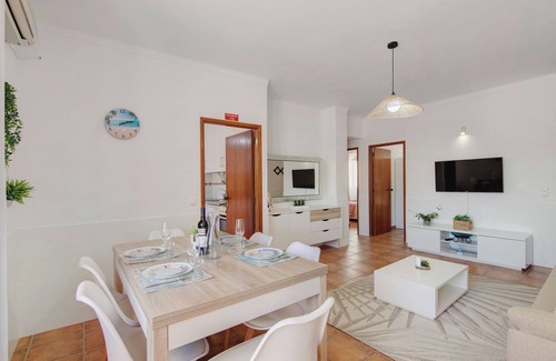 Vila Real Santo Antonio Apartment | Apartment 'Refúgio Do Mar' with Balcony, Wi-Fi and Air Conditioning