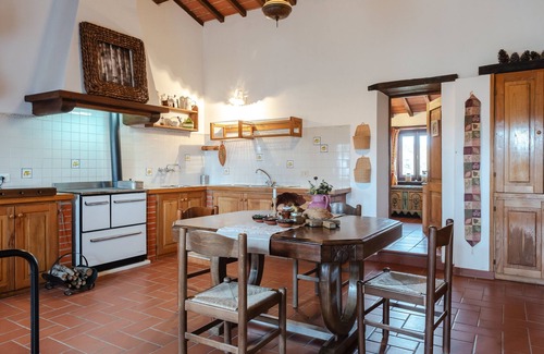 Gaiole in Chianti Apartment | Apartment 'Reggioli- Appartamento Del Cestaio' with Mountain View, Shared Garden and Balcony