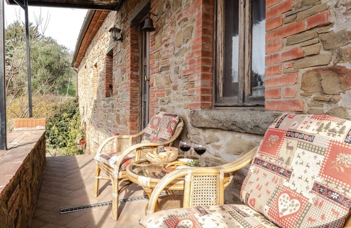 Gaiole in Chianti Apartment | Apartment 'Reggioli- Appartamento Del Cestaio' with Mountain View, Shared Garden and Balcony