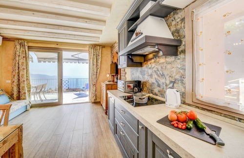 Gardola Apartment | Apartment Regina with lake view