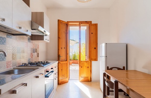 Lido Conchiglie Apartment | Apartment 'Respiro Del Mare 3' with Sea View, Wi-Fi and Air Conditioning