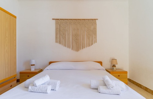 Lido Conchiglie Apartment | Apartment 'Respiro Del Mare 3' with Sea View, Wi-Fi and Air Conditioning