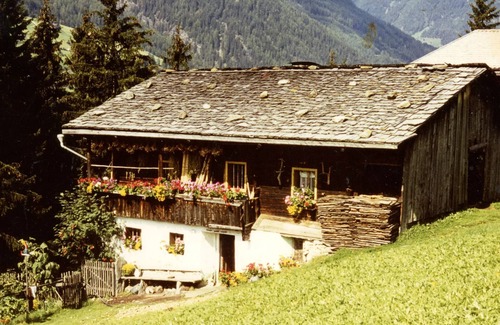 Campo Tures Apartment | Apartment 'Rieplechn App Sonnenparadies' with Mountain View, Shared Garden and Wi-Fi