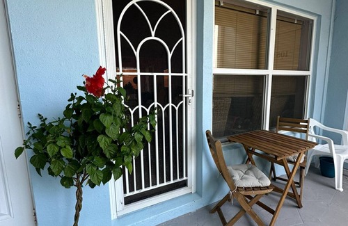 Hollywood South Central Beach Apartment | Apartment right on the beach
