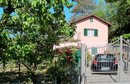 Rossi Apartment | Apartment Rosa by Interhome