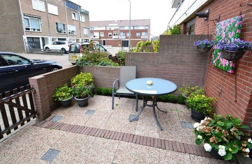 Municipality of Katwijk Apartment | Apartment "Rose" up to 7 people with private garage!