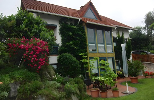 Voehl Apartment | Apartment 'Rösner' with Private Terrace, Shared Garden and Wi-Fi