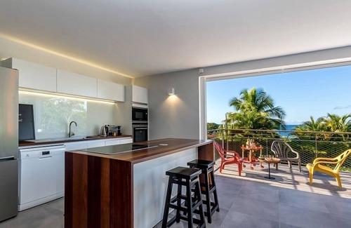 Tartane Apartment | Apartment-Royal-Wet room-Partial sea view-Piscine et Salle de Sport