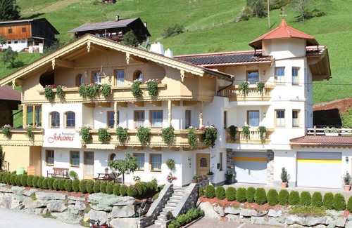 Hippach Apartment | Apartment Sonne in Ferienhaus Johanna in the Zillertal- close to the ski slopes and hiking region