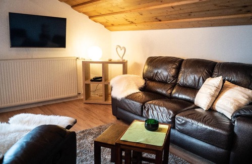 Arnetsried Apartment | Apartment Suite Waldstube - with balcony and view of the Bavarian Forest mountain range
