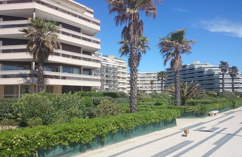 La Cote Radieuse Apartment | Apartment seafront luxury building Canet sud with parking WIFI access