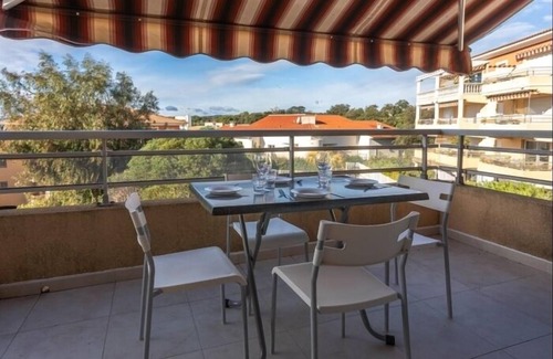 Boulouris-sur-Mer Apartment | Apartment Saint-Raphaël - 2 bedrooms - 3 beds - 1 bathroom
